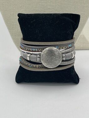 4.21.26-14 SAACHI Silver Gray Multi-Strand Beaded Wrap Magnetic Bracelet